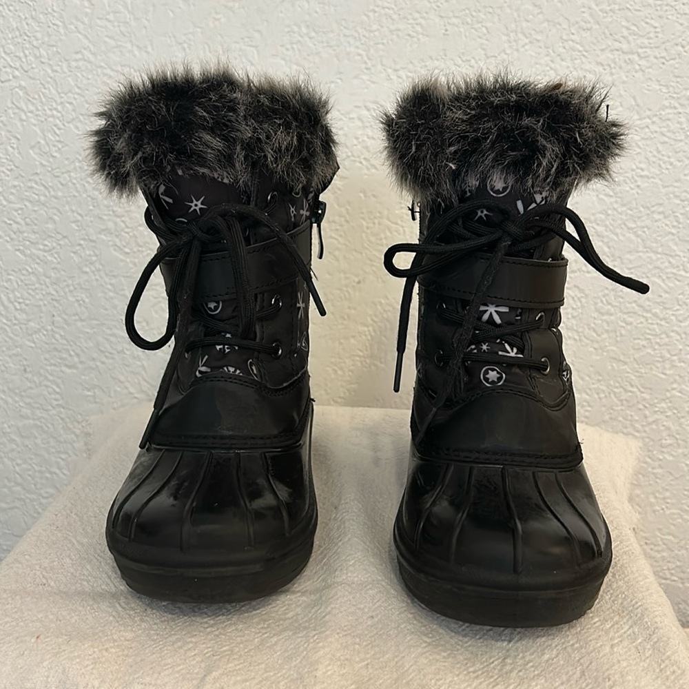 Mishansha girls snow boots, black with white snowflake design, size 1